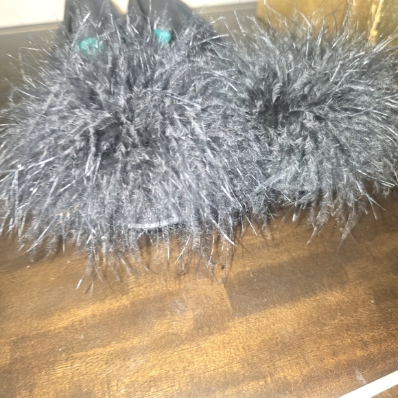 Kenneth Cole black suede and feather flats never-worn - Picture 9 of 9